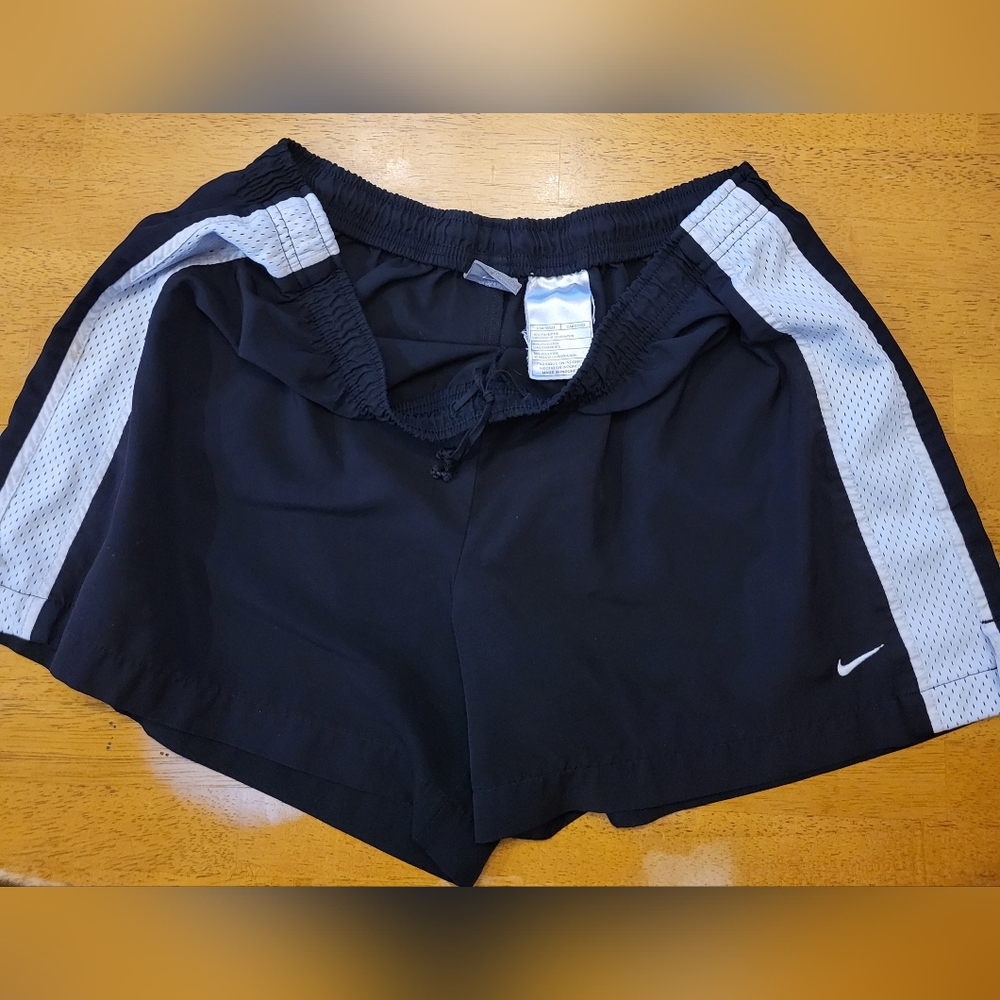 NIKE ATHLETIC SHORTS WOMEN'S SZ 12-14 GREAT CONDITION